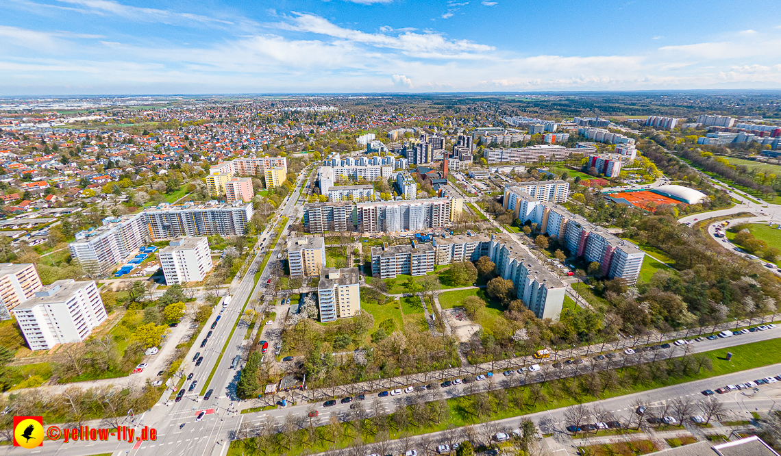 21.04.2023 - Baustelle Fassadensanierung am Karl-Marx-Ring 11-21 in Neuperlach